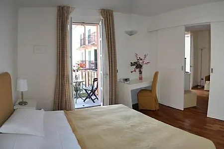 Sleeps 4 Pool Wifi アパート メイナ