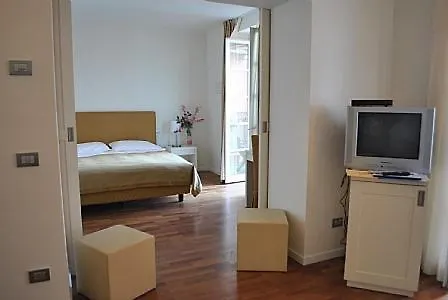 Sleeps 4 Pool Wifi * メイナ