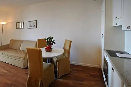 Sleeps 4 Pool Wifi Apartment