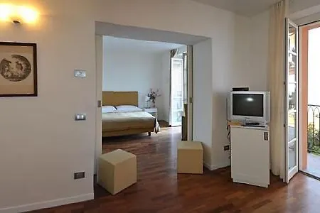 Sleeps 4 Pool Wifi アパート メイナ