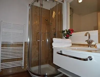 Sleeps 4 Pool Wifi メイナ